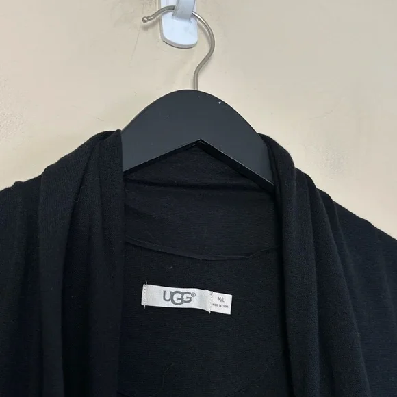 UGG Australia - Nora Cocoon Wrap. Black. M/L - Picture 12 of 12